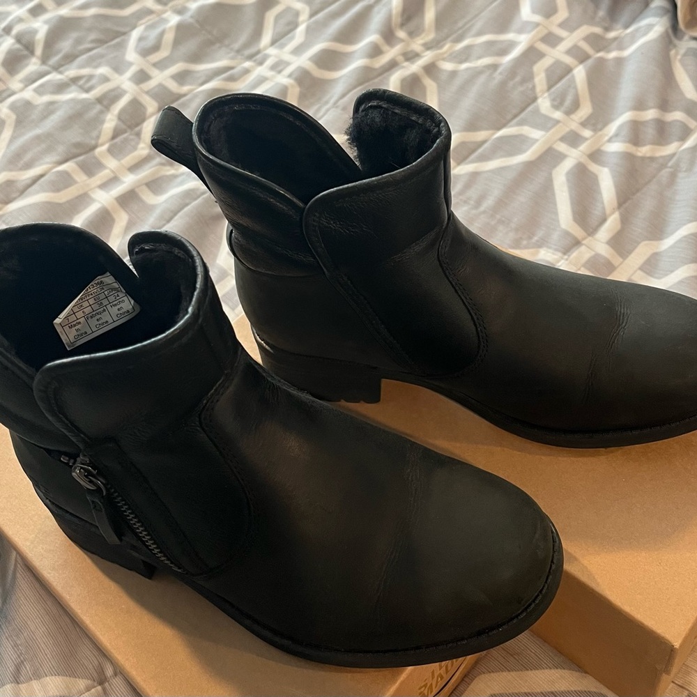Luvelle Ugg booties